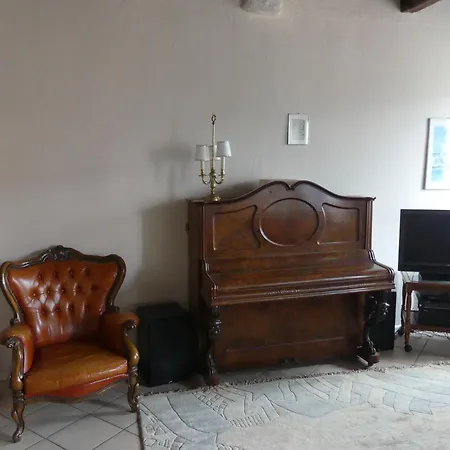 Charmantes Pfarrhaus Mit Seeblick Und Garten Appartamento